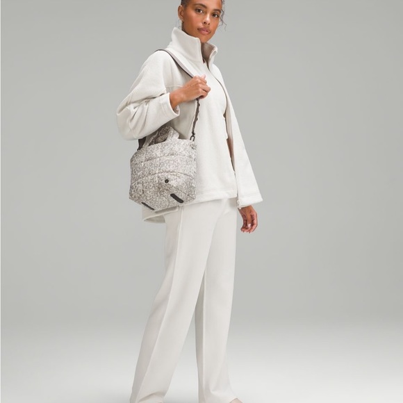 LULULEMON QUILTED GRID CROSSBODY BAG- 5L - Picture 4 of 9